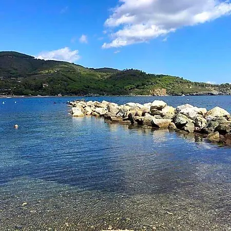 A Pochi Passi Dalle Spiagge Di *